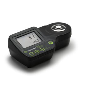 Measure salinity in sea or aquarium water with the Milwaukee MA887 digital refractometer.